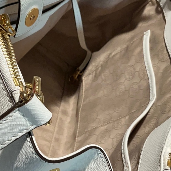 Handbag - Picture 3 of 7